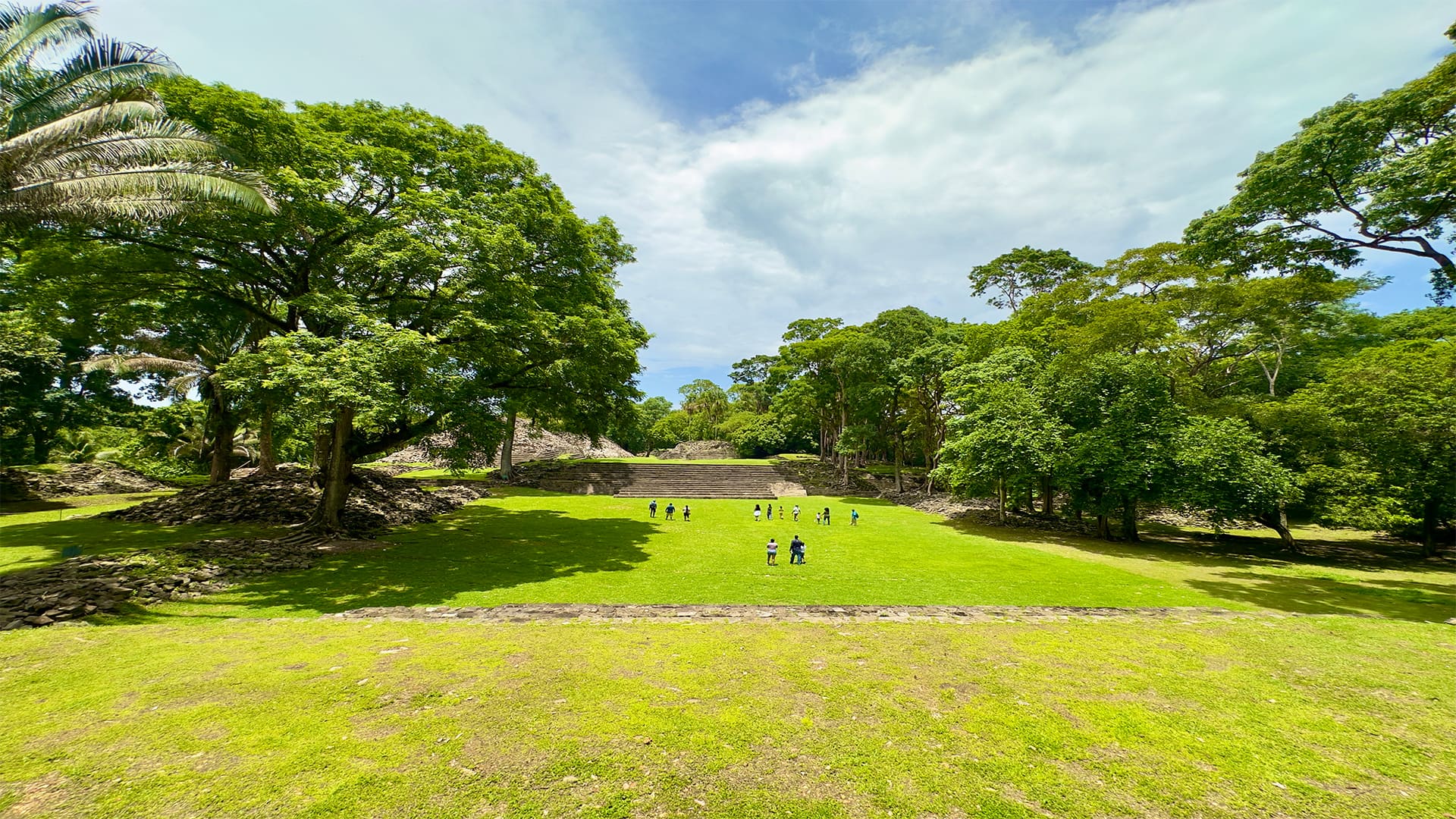 Lubaantun Maya Ruins With Lunch